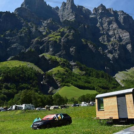 Campingplatz Mit Restaurant & Sportarena Leukerbad Zewnętrze zdjęcie