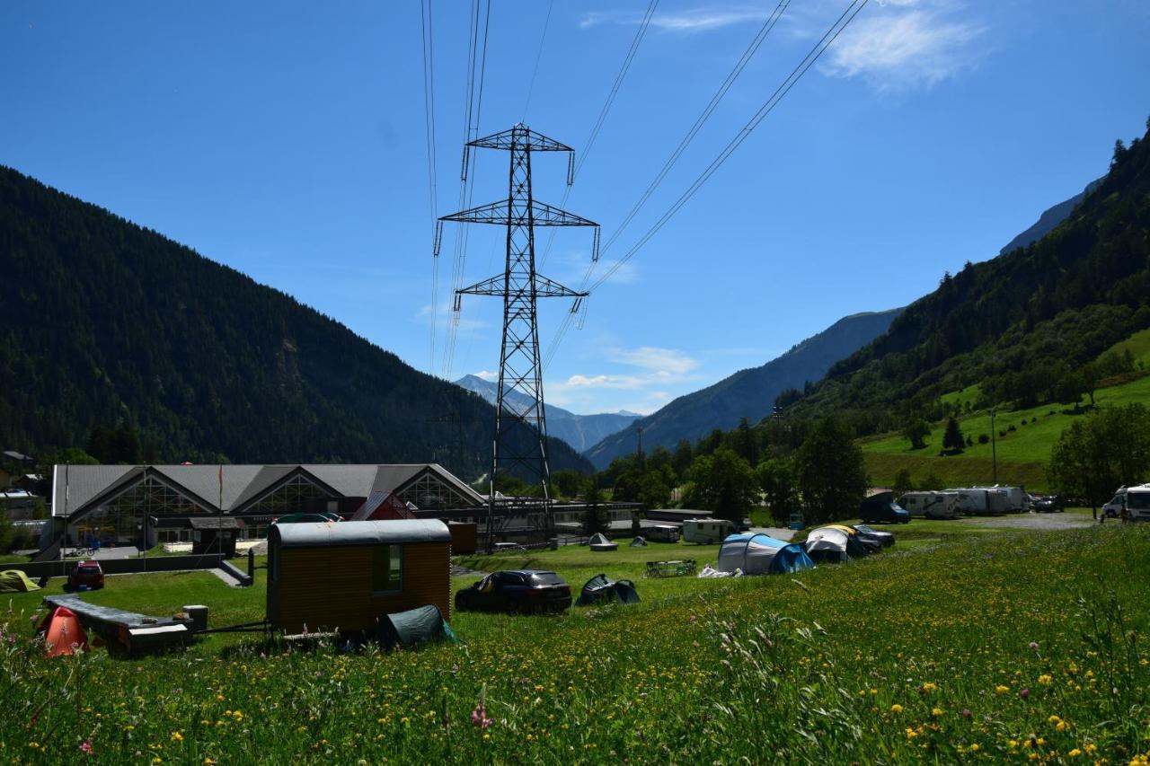 Campingplatz Mit Restaurant & Sportarena Leukerbad Zewnętrze zdjęcie