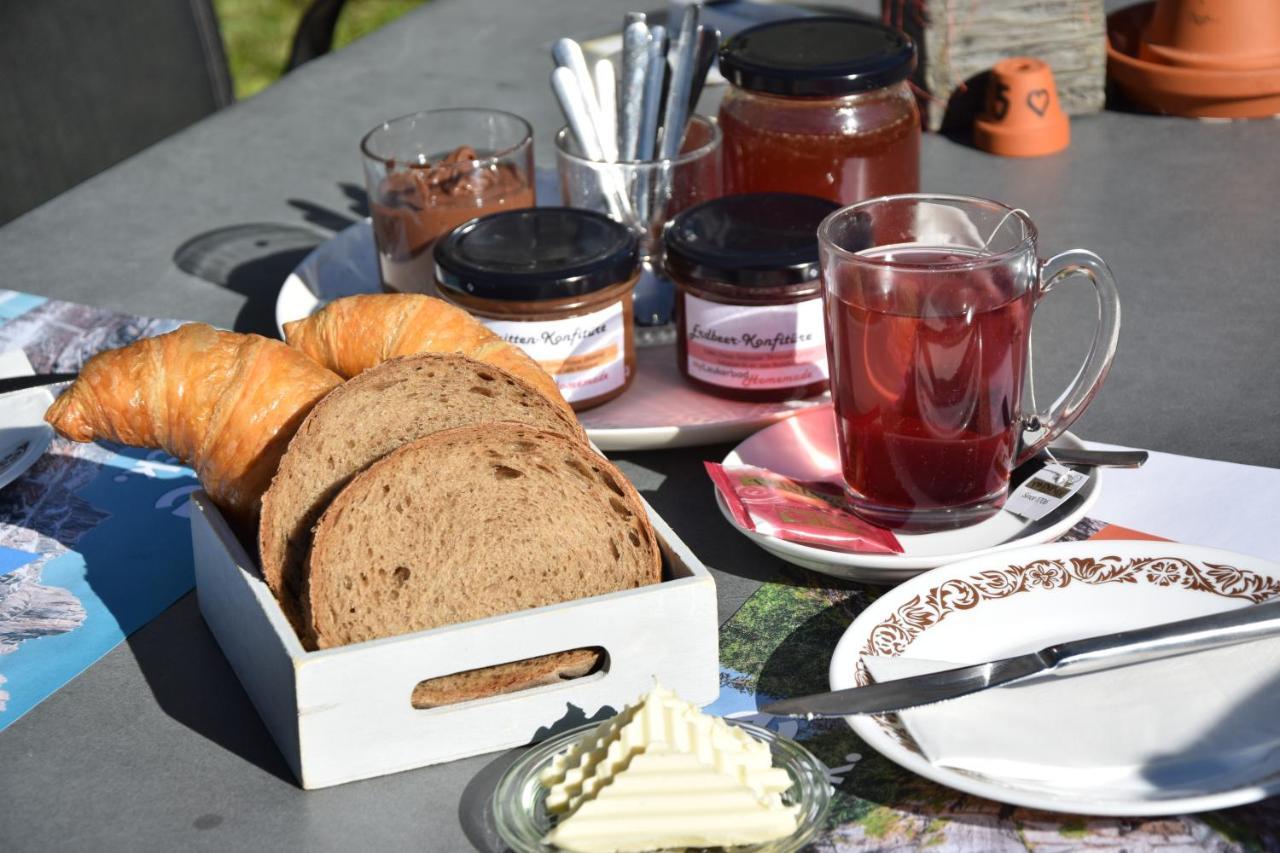 Campingplatz Mit Restaurant & Sportarena Leukerbad Zewnętrze zdjęcie