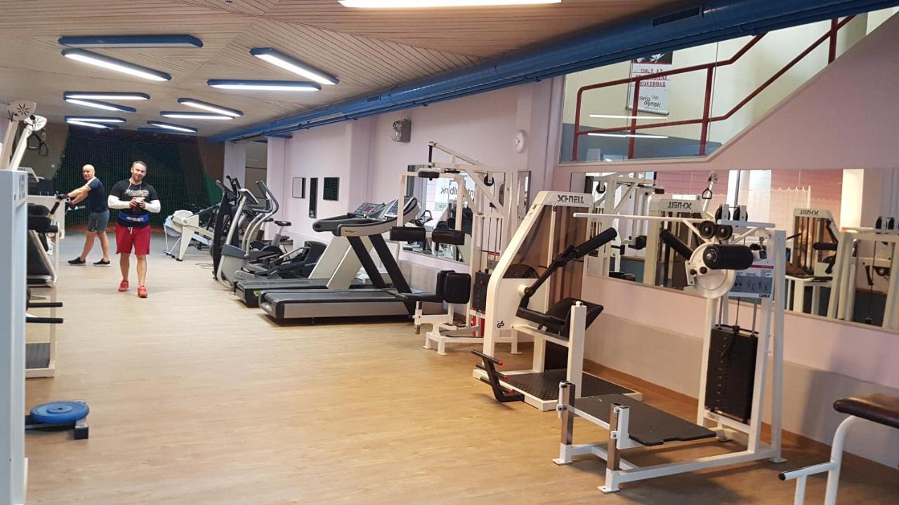 Campingplatz Mit Restaurant & Sportarena Leukerbad Zewnętrze zdjęcie